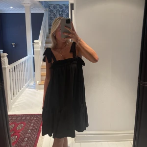 Söt klänning - Klänning från hm, fin att ha utan band också 💖