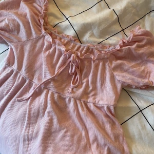 Rosa blus  - Superfin blus i nyskick köpt för cirka 150kr, storlwk S