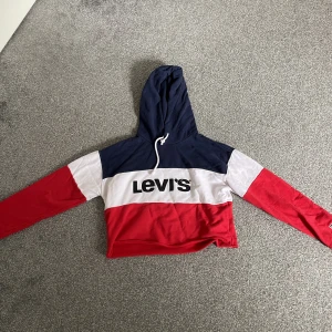 Levis Hoodie - Säljer pga att den inte används. Mycket bra skick.