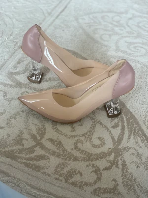 Klackakof - Fina sköna klackar, aldrig använd 