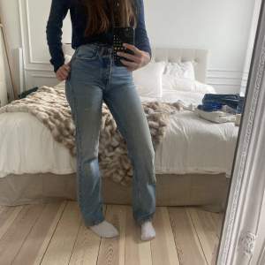 Zara jeans straight high waist, köpare står för frakt 🩷