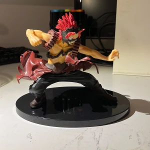 Kirishima figure - Köpt för ett tag sin. Väldigt fint skick