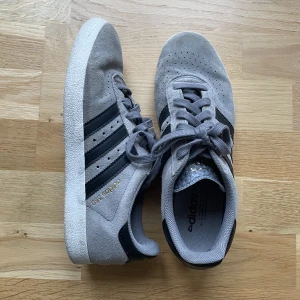 Adidas 350 - Grå Adidas 350 skor. Bra använt skick. Storlek 42 2/3. Köparen står för frakt🤝