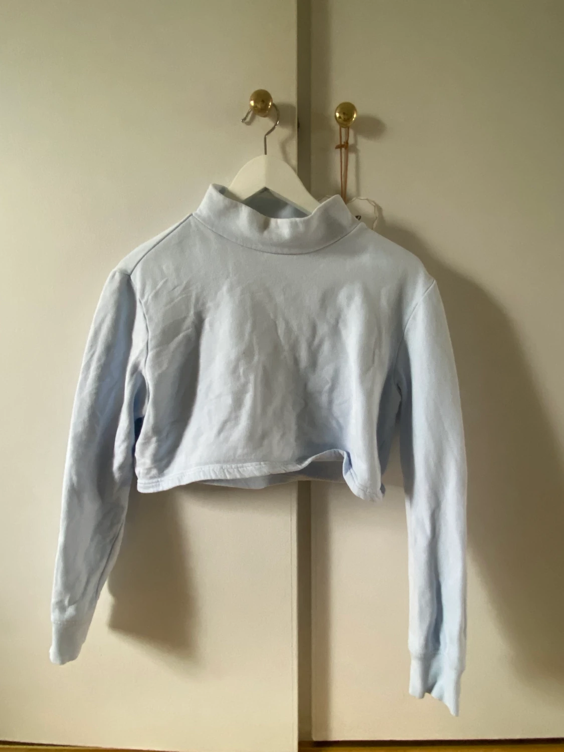 Croppad tröja från monki - 90