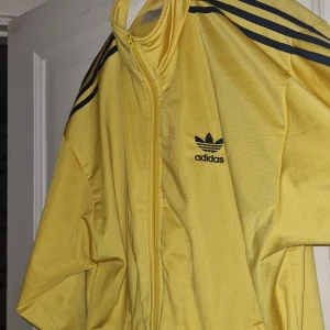 Adidas tröja - Gul adidas tröja