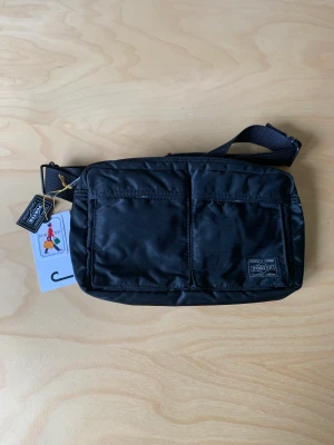 Porter Yoshida Waist Bag - Oanvänd med tags. Metallspännet istället för plast som den nuvarande modellen verkar ha.