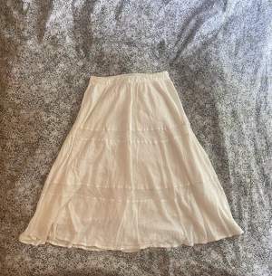 Söt kjol från det danska märket NOA NOA. Säljer pga att den är för liten för mig. Bra skick och har endast används några få gånger. 100% bomull! Kontakta vid fler frågor🤍🤍