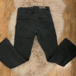 Svarta zara jeans - Andvänts 5-7 gånger. För små på mig. 