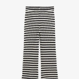 Virkade byxor - Så najs virkade byxor som passar as bra på fest. Köpte på hm men är lite för korta på mig.