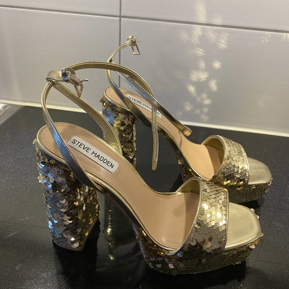 Steve Madden paljettklackskor