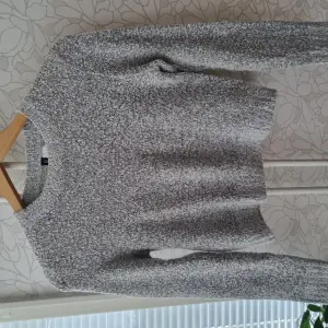 The sweater from H&M, it was used a few times. It is a shorter model in gray colour.