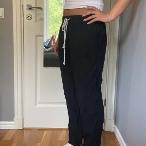 Svarta Linnebyxor  - Snygga roxydupes från HM 💓skriv vid frågor! 