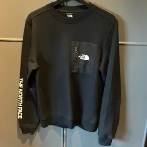 Svart The North Face sweatshirt Skick 8/10