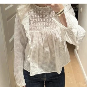 Blus - Blus ifårn zara, säljer för 200kr+frakt