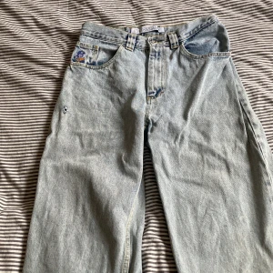 Polar 93s jeans - Bra skick bara ett litet hål under fickan det går att du igen säljer pga de inte kommer till andvändning. Kan gå ner i pris vid snabbaffär ny pris 1200 kr. Köptes från junkyard