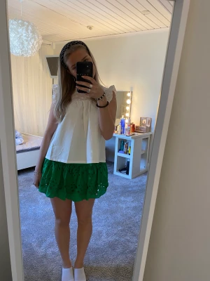 Zara kjol  - Supersöt grön kjol från zara i strl XS men passar S