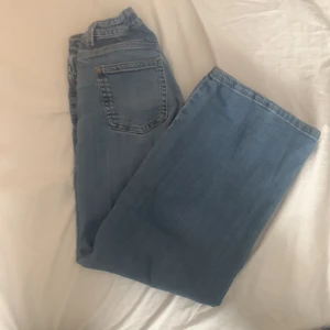 Wide jeans - Från hm är för små för mig nu och har legat i garderoben några år liten fläck på dom som inte går bort men syns knappt.💓