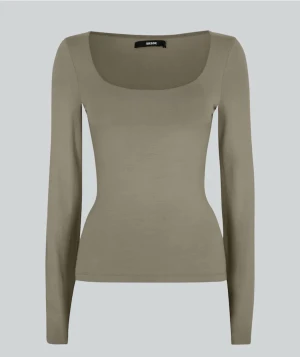 Långärmad topp - Väldigt skön långärmad topp ifrån bikbok men som tyvärr aldrig komemr till användning. Storlek Xs men passar även S