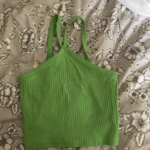 Topp - Grön topp i bra skick aldrig använt.