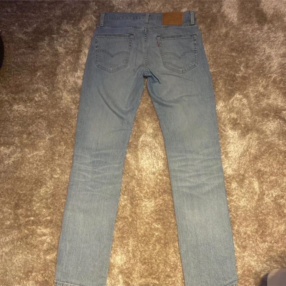 Raka Levis jeans, inga märken eller hål.. Jeans & Byxor.