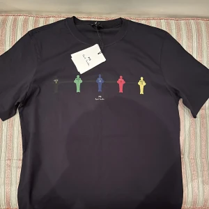 T-shirt Paul Smith - Helt oanvänd t-stort från Paul Smith