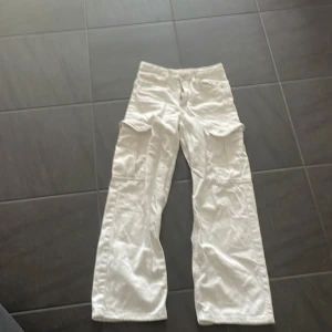 Farkut,koko:134 - H&M, on hyvän kuntoset housut