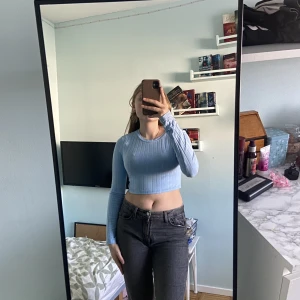 Blå topp - Säljer den här jättefina toppen då jag tycker den är för kort för mig :)