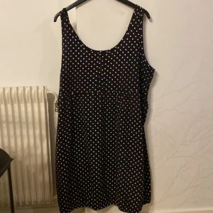 Klänning strl large  - Klänning strl large, fint skick. 