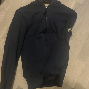 Stone island tröja - Säljer min stone island tröja i storlek 156