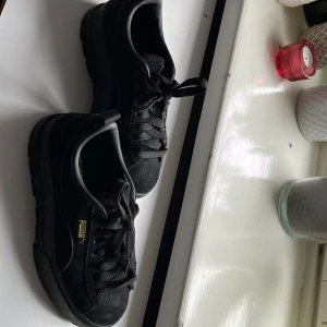 Svarta puma skor  - Puma skor som är använda 2 gånger bara (Nytt skick). Storlek 36. Köparen står för frakten. 