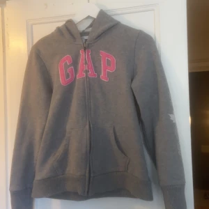 Gap hoddie - oanväd, storlek M men passar även S