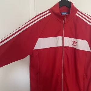 Zipup - Adidas zipup i storlek M