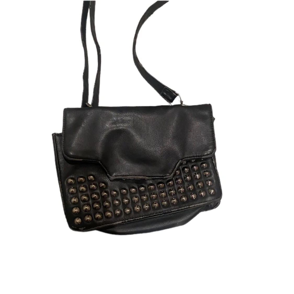 Handväska med nitar