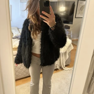 Fluffig Jacka - Snygg fluffig jacka som inte längre kommer till någon användning 😇