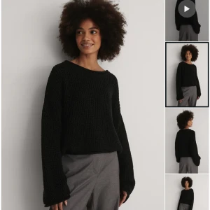 Stickad tröja - Snygg stickad tröja från nakd, sparsamt använd och i superfint skick! Skriv för egna bilder. Köpare står för frakt 🖤