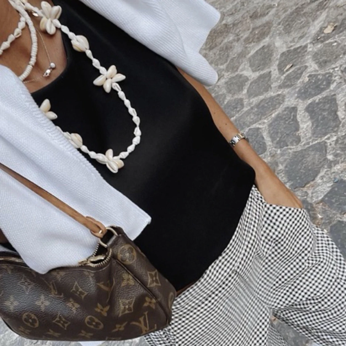 LOUIS VUITTON POCHETTE VÄSKA 