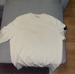 Stone island sweatshirt  - Stone island sweatshirt beige, skick 9/10 ny pris runt 3000kr mitt pris 1400kr