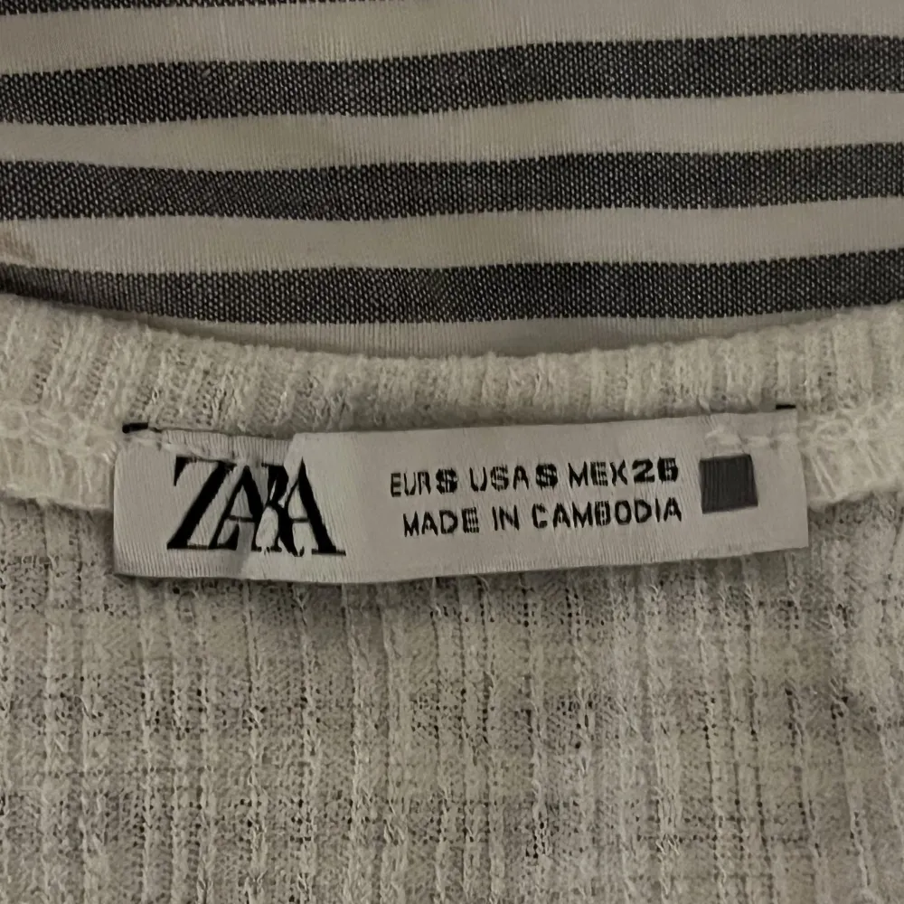 Jättefin blus från Zara, storlek S😍😍. Blusar.