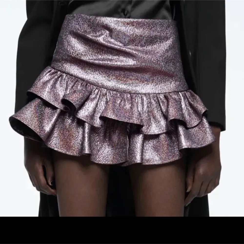 Zara lila glitterkjol⭐️💜✨ super fin kjol från zara!!! . Kjolar.