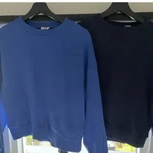Säljer dessa två mysiga tröjor ifrån hm. Dom passar bra på mig som har xs-s i vanliga fall. Den marinblå är i storlek xxs och den ljus blå xs. Skulle säga att dom är väldigt lika i storlek. Köp som ett sätt för 100kr eller en för 75kr💗