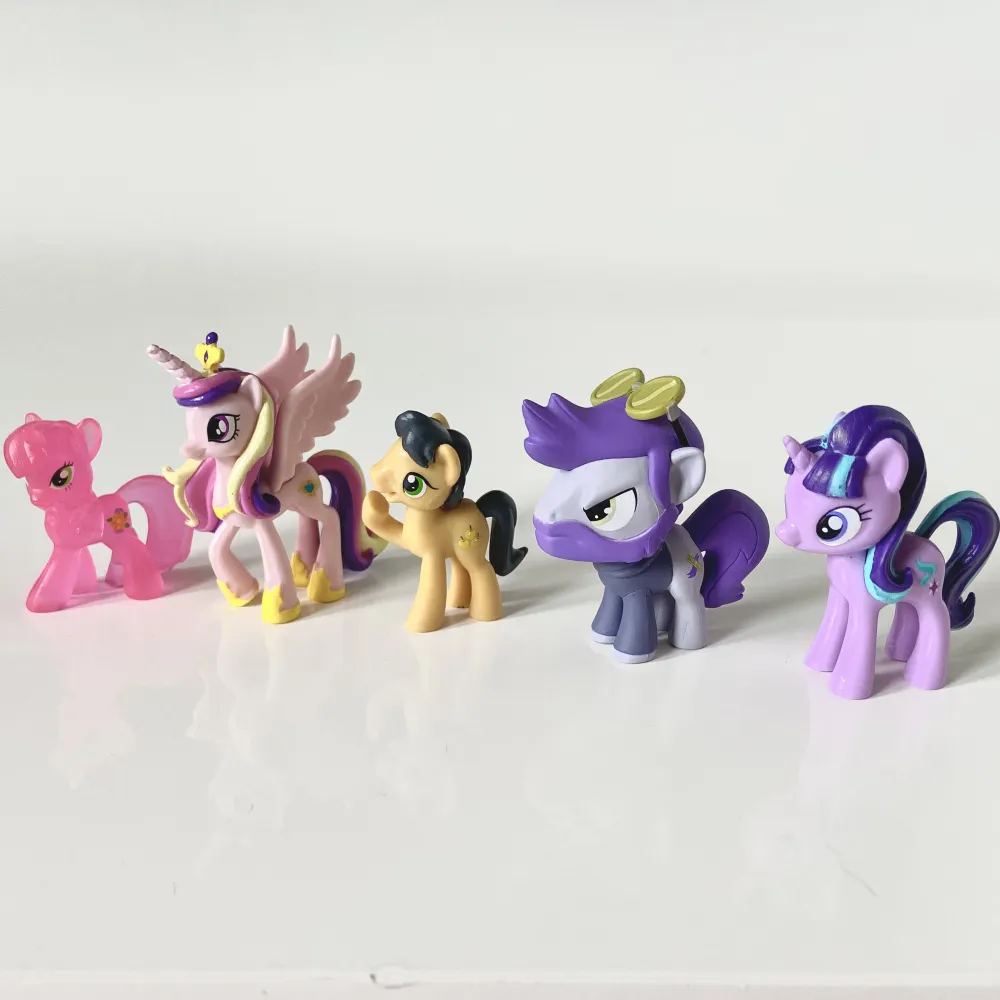 Säljer 5 olika små my little pony figurer. Köp alla 5 för 80kr. Har inte plats med dem och vill mest bara bli av med dem. Övrigt.