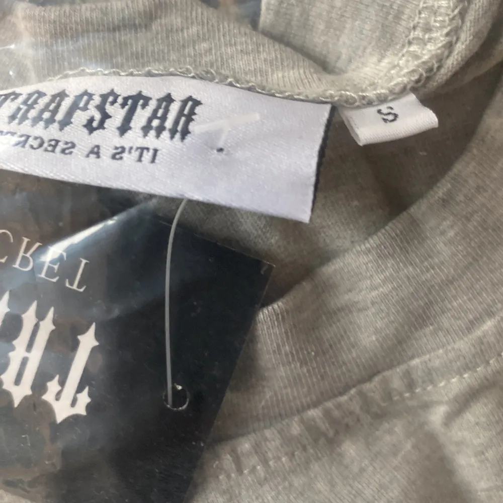 Säljer min gråa trapstar t shirt . T-shirts.