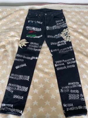 Our Legacy x Levis  - Köptes på Our Legacy butiken i Stockholm förra året. Säljer dom för att dom inte kom till användning och har gått ner mycket i vikt så nu är dom för stora för mig. 