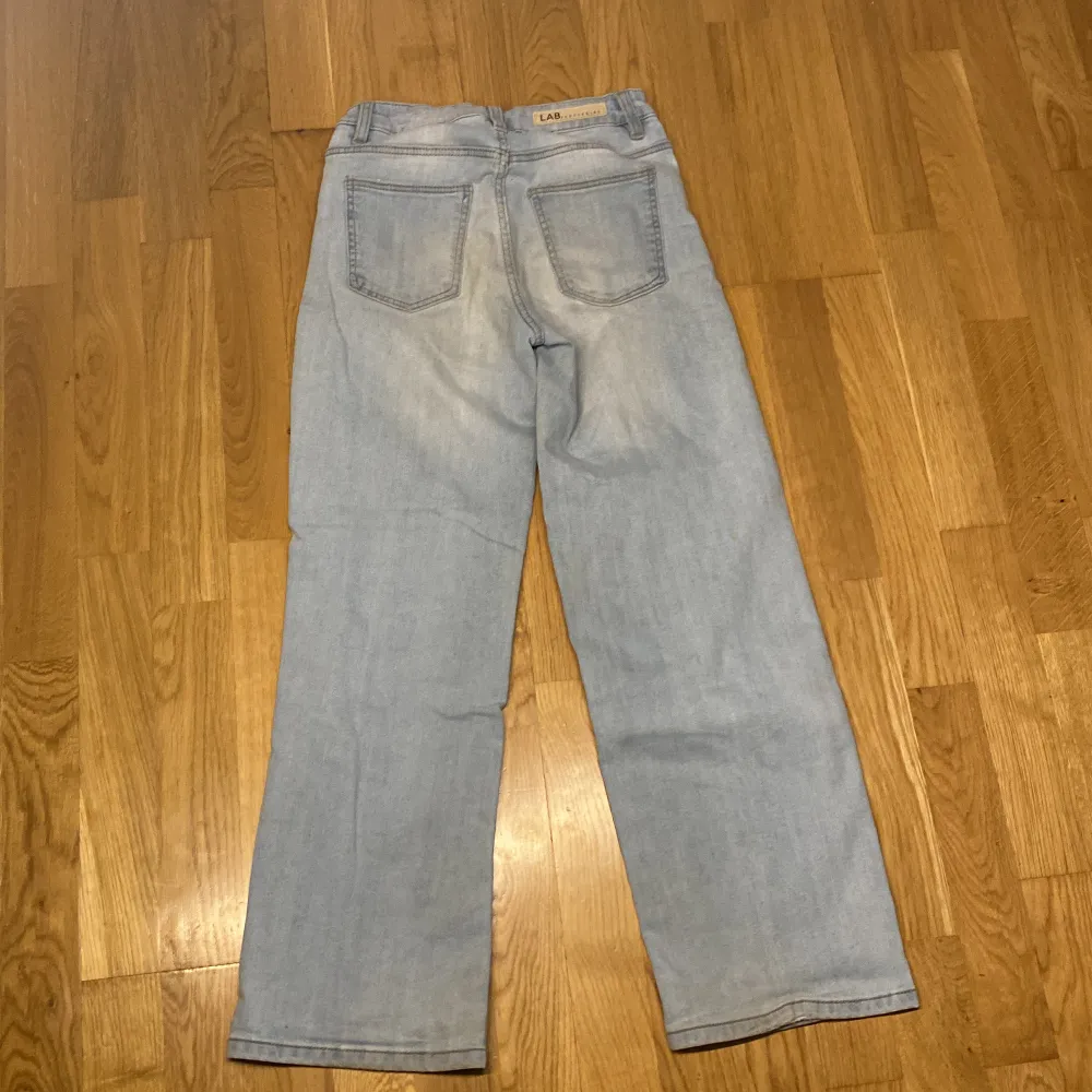 Original pris runt 200 Ljusblå jättefina jeans 🤍. Jeans & Byxor.