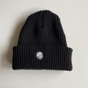 Cheap Monday Mössa - Asnajs Cheap Monday mössa i bra skick, säljer då den ej kommer till användning!⭐️🤞