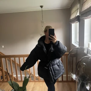 Oversized dunjacka - Tjockare dunjacka i oversized modell, perfekt till vinter. Från nelly