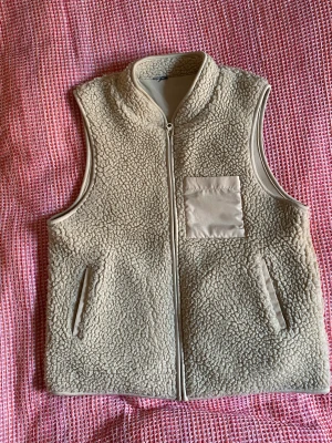 Teddy väst - Från ginatricot, men passar även killar