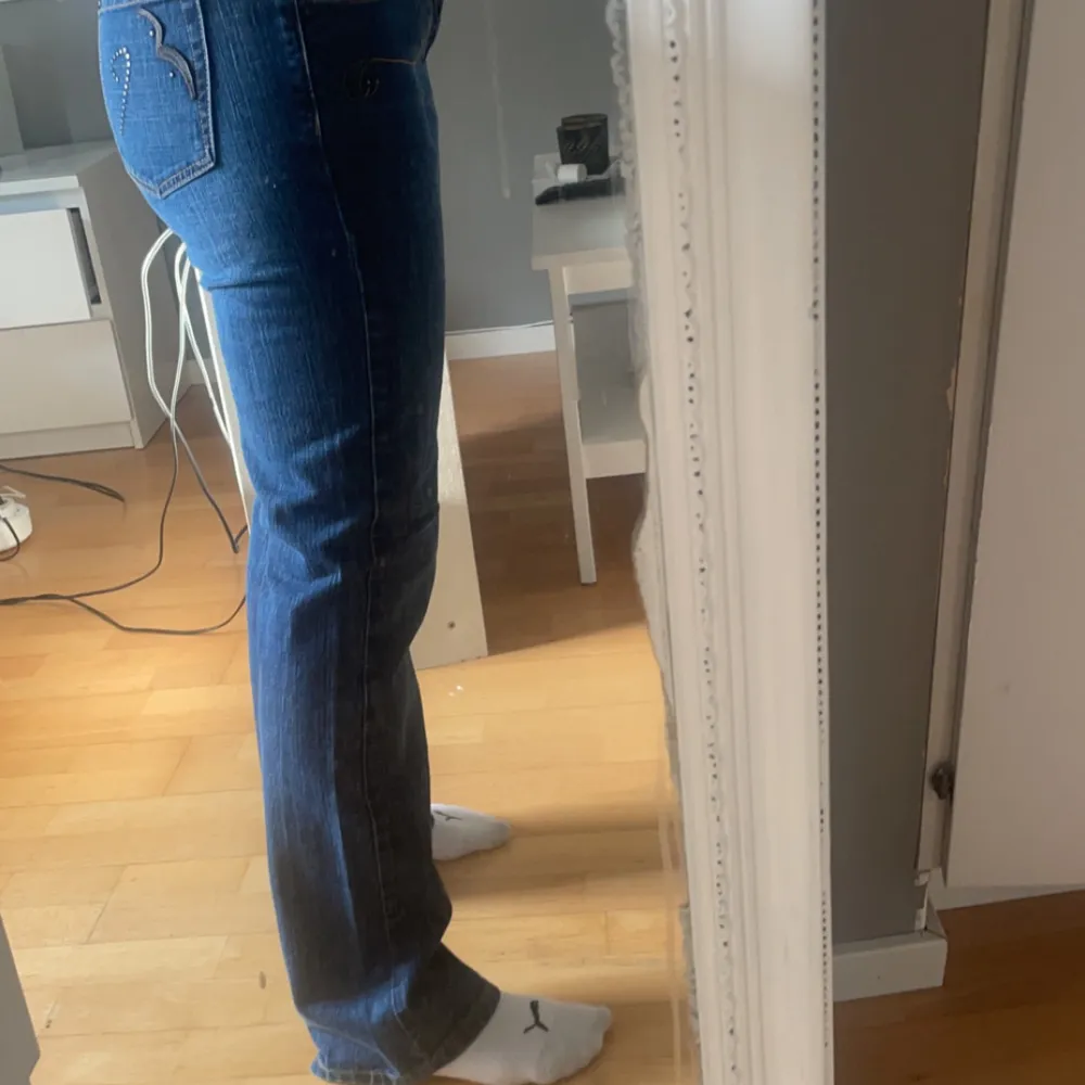 Vintage Low/mid jeans. Raka i modellen och verkligen skit snygga!!. Jeans & Byxor.