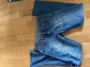 Low waisted jeans  - Jättefina raka jeans, vintage! Kan tyvärr inte skicka bilder på då de är för små.