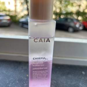 Caias careful eye makeup remover🫶🏽  Använt den 2-3 gånger, tyvärr får jag utslag varje gång därför säljer jag den. 